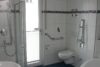 # Schicke Wohnung in beliebter Lage mit Best-Ausstattung! - Bad mit Dusche, Fenster und Wanne